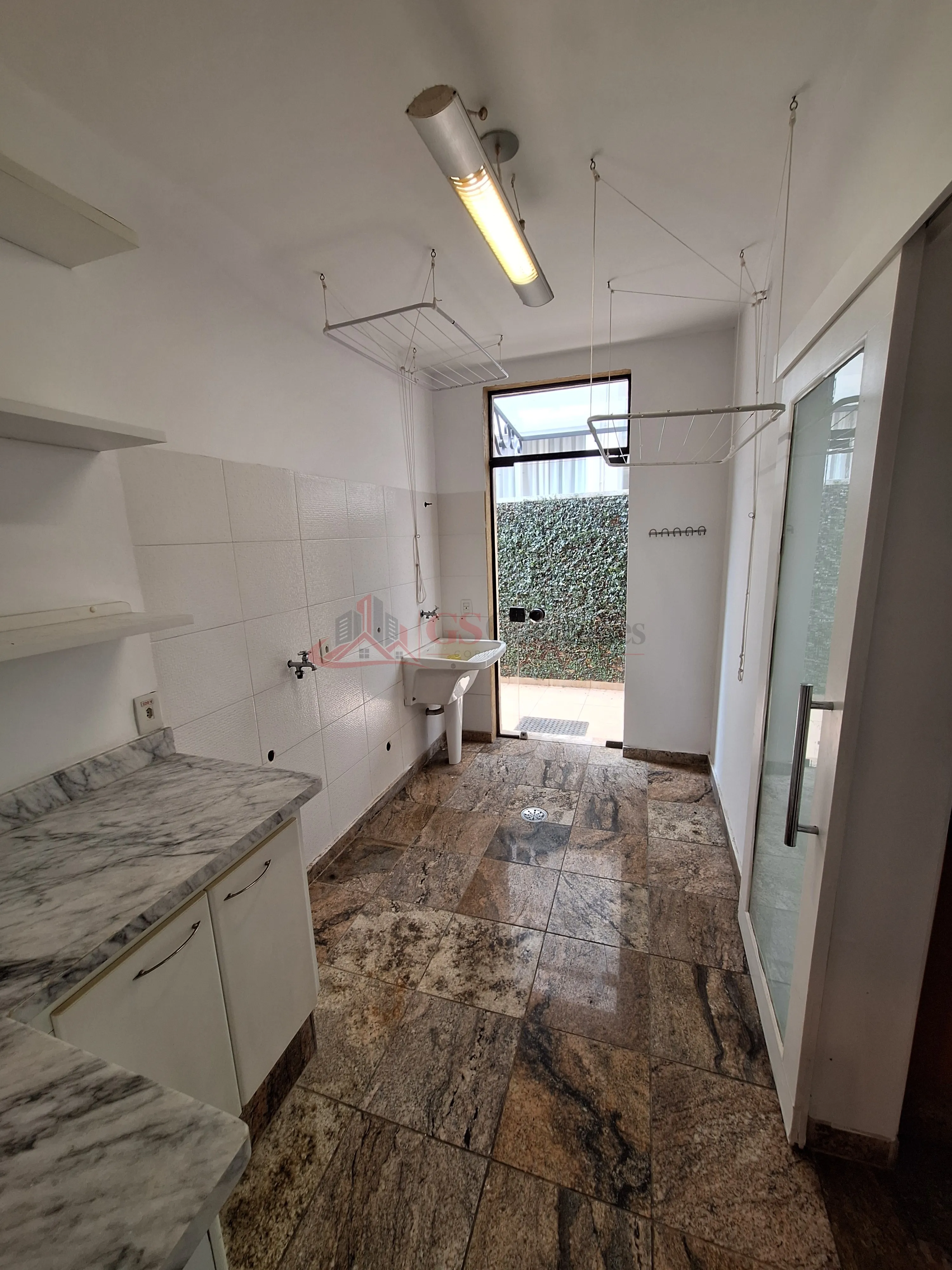 Imagem Casa no Residencial 10 - 421,06 m², 1 dormitório | Alphaville