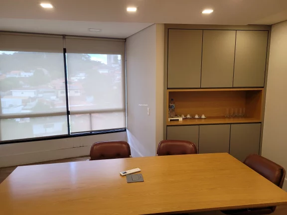 Imagem Conjunto Comercial de Alto Padrão com 3 Salas e 4 Vagas de Garagem no Jardim Caboré, São Paulo-SP