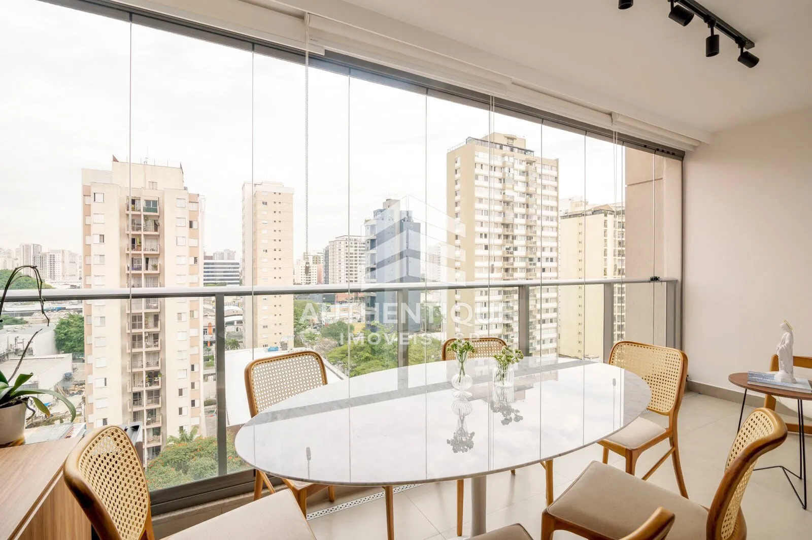 Foto do imóvel CHEZ VOUS MOEMA - Apartamento à venda em São Paulo/SP em Avenida Rouxinol, 1017 - Moema, São Paulo - SP