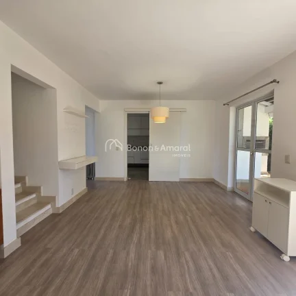 Imagem Localizada em um ambiente tranquilo, com apenas 59 residências, esta aconchegante e charmosa casa e...