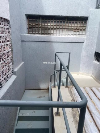 Imagem Casa Comercial de Alto Padrão para Locação na Vila Mariana, São Paulo-SP: 3 Salas, 4 Banheiros e 118 m² de Área.