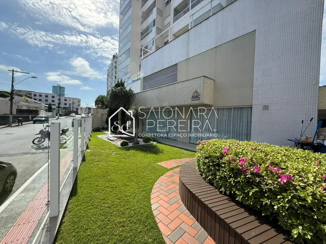 Imagem Apartamento com 3 dormitórios e 2 vagas em Nossa Senhora do Rosário, São José/SC