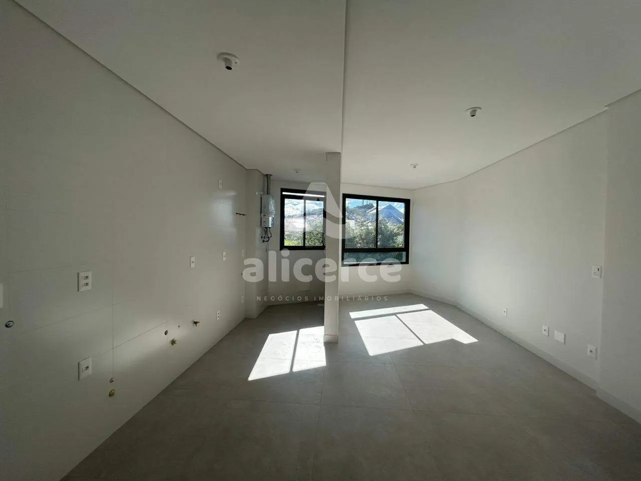 Imagem Apartamento à venda com 2 quartos 1 suíte, 65,67m² em Carvoeira Florianópolis
