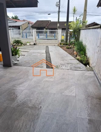 Imagem Casa à venda em Joinville-SC, Morro do Meio: 3 quartos, 1 suíte, 1 sala, 2 banheiros, 1 vaga, 150m². Venha conferir!