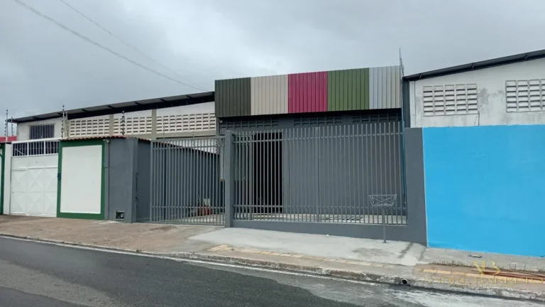 IMÓVEL COMERCIAL PRONTO PARA OPERAÇÃO | JARDIM LIMOEIRO - CAMAÇARI | 212m² | PÉ-DIREITO ELEVADO | ESTACIONAMENTO