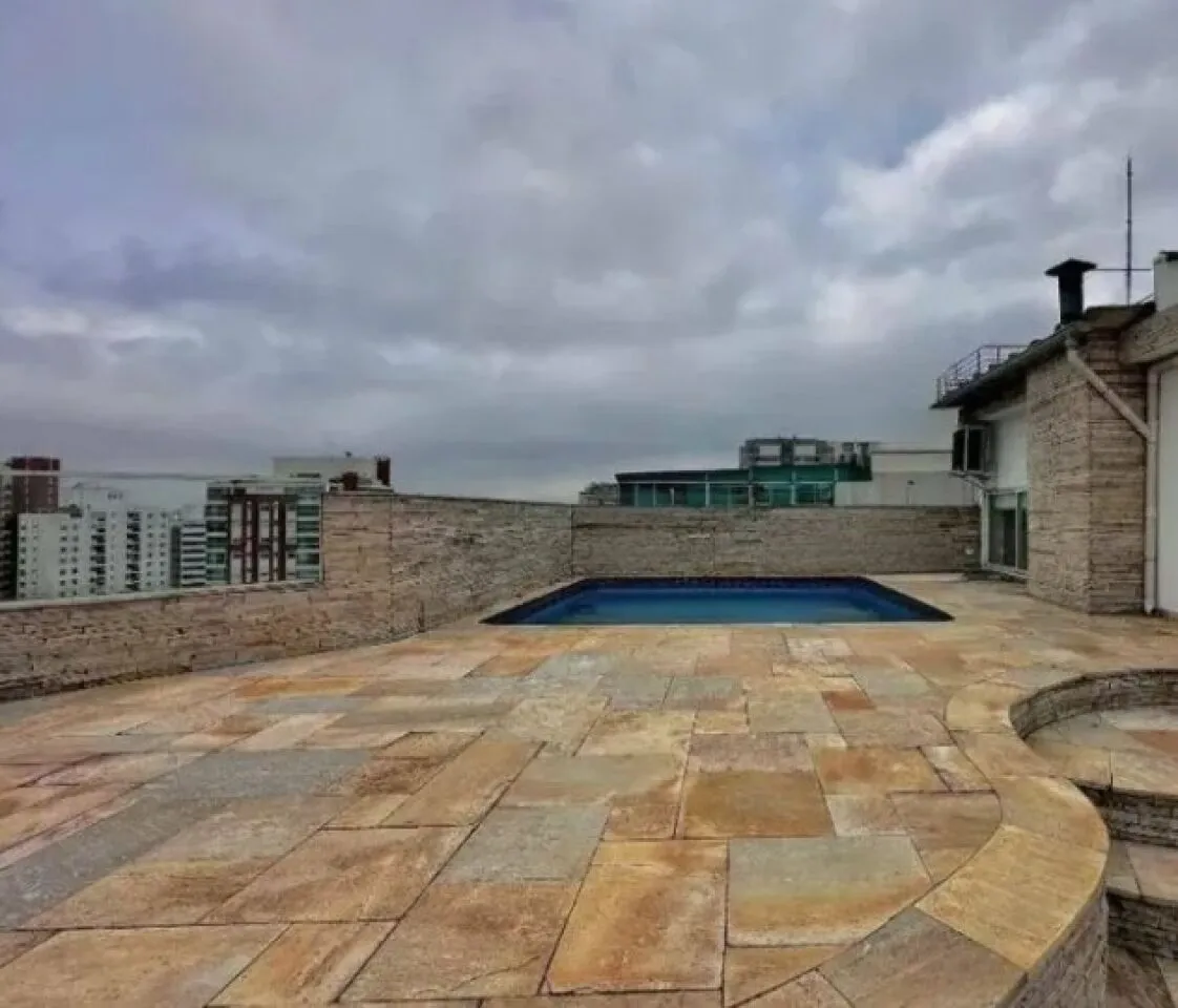 Imagem Cobertura Reformada com Vista Panorâmica, Piscina e 4 Dormitórios no Campo Belo.
