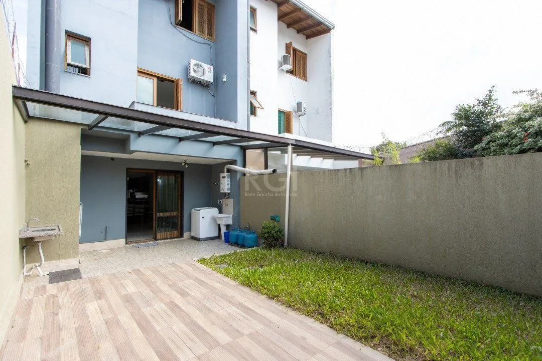 Imagem Casa para Venda - 204m², 3 dormitórios, sendo 3 suites, 2 vagas - Espirito Santo