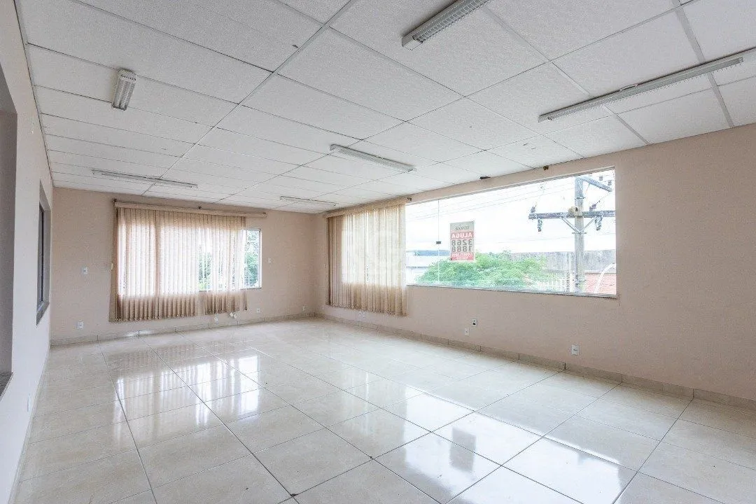 Imagem Pavilhão com área construída de cerca de 900m²