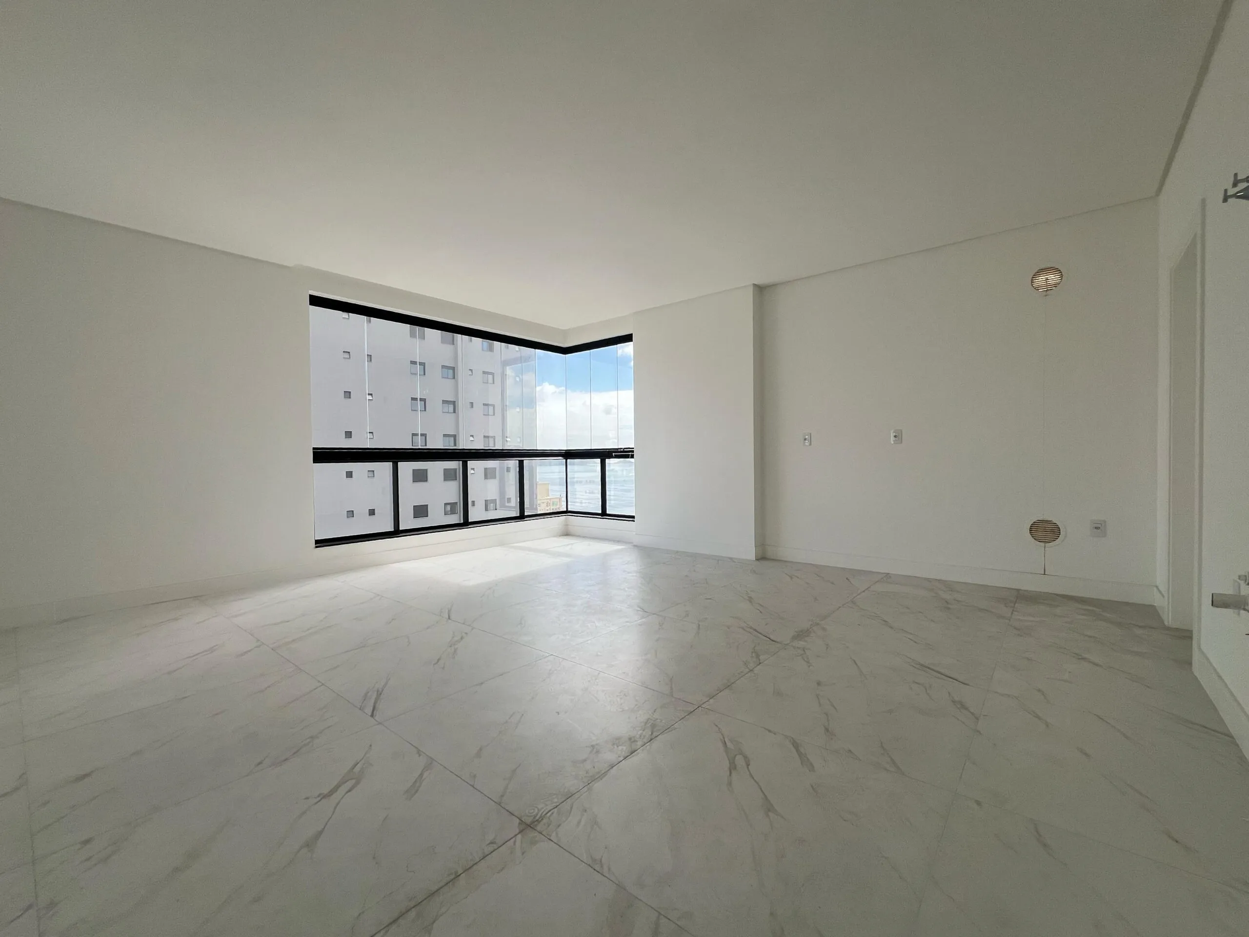 Imagem Apartamento com vista para o mar à venda com 129.31m2 por R$ 2.550.000,00