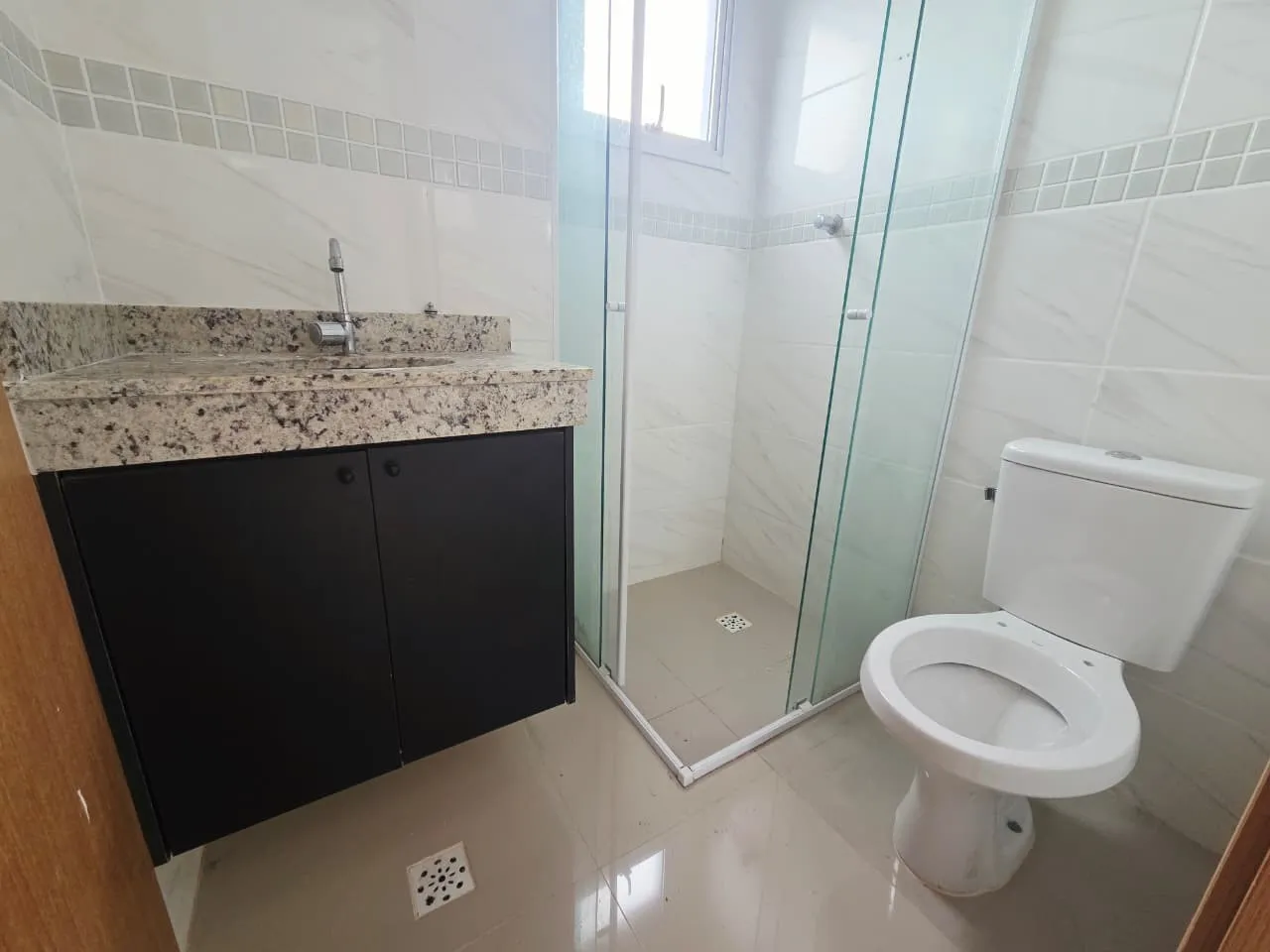 Imagem Apartamento para Venda em Praia Grande, Guilhermina, 2 dormitórios, 2 suítes, 1 banheiro, 1 vaga