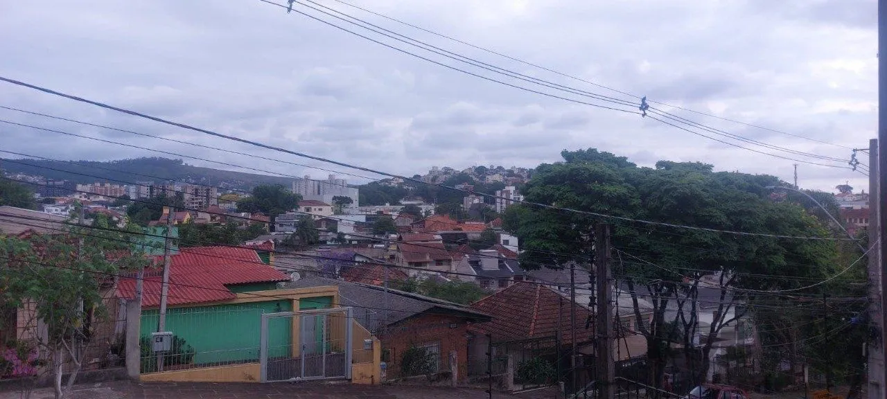 Imagem Casa 3 dormitórios à venda Medianeira Porto Alegre/RS