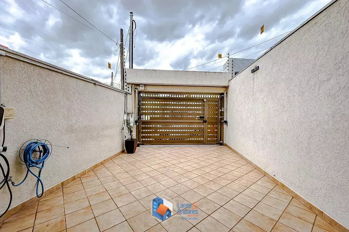 Imagem Casa para venda em Penha de França com 4 quartos, sendo 4 suítes, 212m²