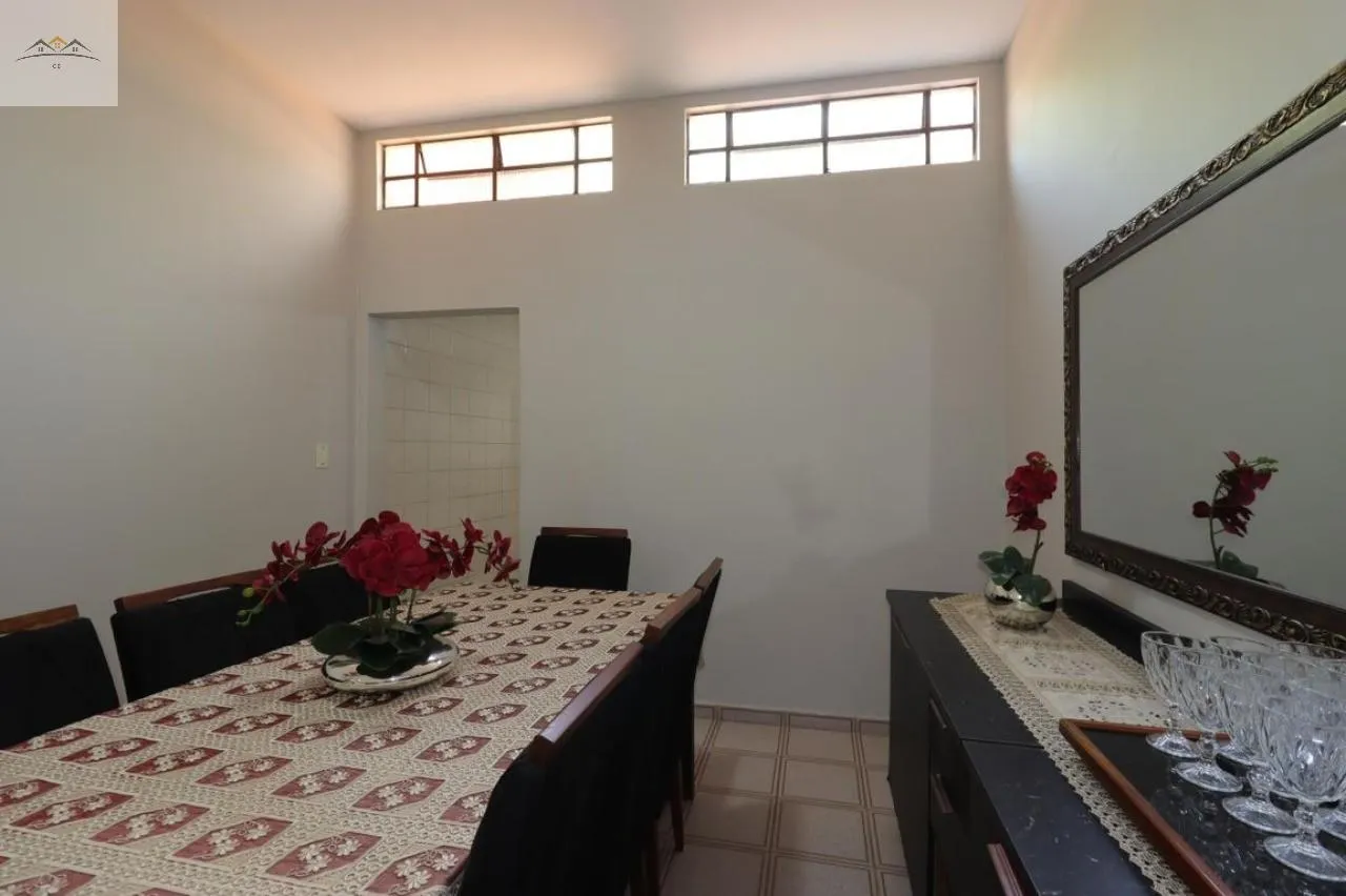 Imagem Sobrado à venda na V. Pires, Santo André 5 dorm. 2 suítes 5 vgs 280m²