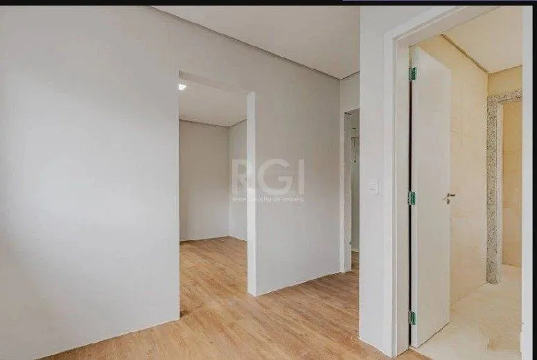 Imagem Casa para Venda - 220m², 3 dormitórios, sendo 2 suites, 2 vagas - Partenon