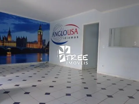 Imagem LOCAÇÃO DE SOBRADO NO JARDIM PLANALTO, EM ARUJÁ/SP, 280m² com recepção ampla, 05 salas, copa, edícula com mais 02 salas e 02 vagas. CONSULTE-NOS.