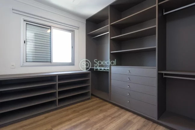 Imagem Cobertura toda reformado, possui uma suíte master com closet, living para dois ambientes, cozinha p...
