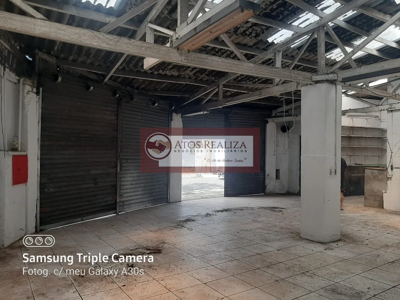Imagem Aluga-se Galpão de Esquina em Jardim Cliper - São Paulo