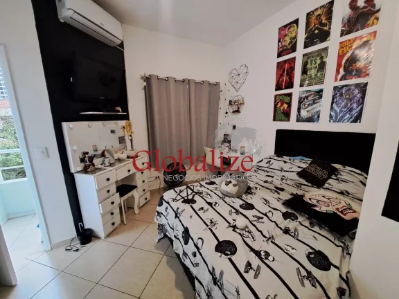 Imagem Casa triplex à venda com 3 quartos, 1 suite, churrasqueira, 1 vaga por R$750.000,00 no Campo Grande em Santos