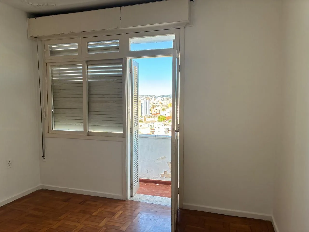 Imagem AMPLO APARTAMENTO DE 3 DORMITÓRIOS NA CIDADE BAIXA