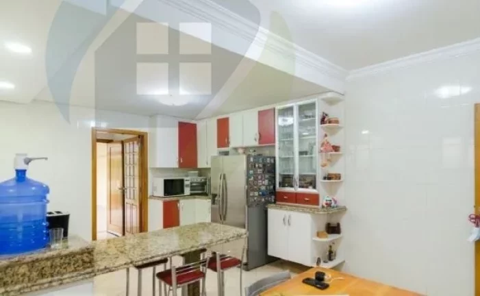 Imagem Sobrado de 4 suítes, 6 banheiro e 4 vagas, com 240m², em Jardim do Mar, São Bernardo do Campo