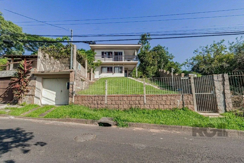 Imagem Casa com 267m², 3 dormitórios, 1 vaga no bairro Tristeza