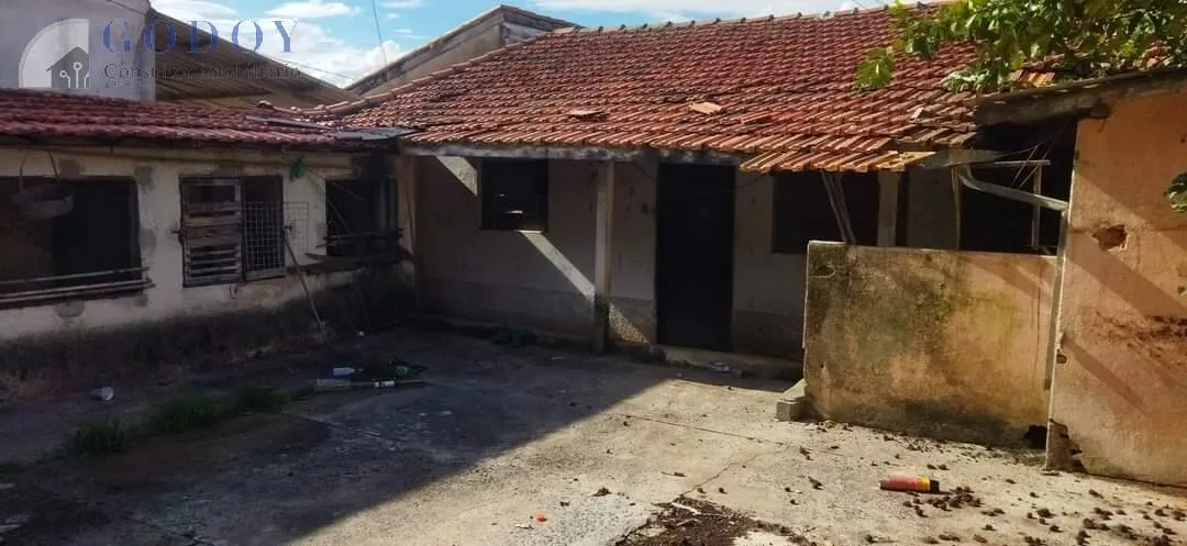 Imagem Casa para Reforma com 3 Quartos e Terreno de 270m²