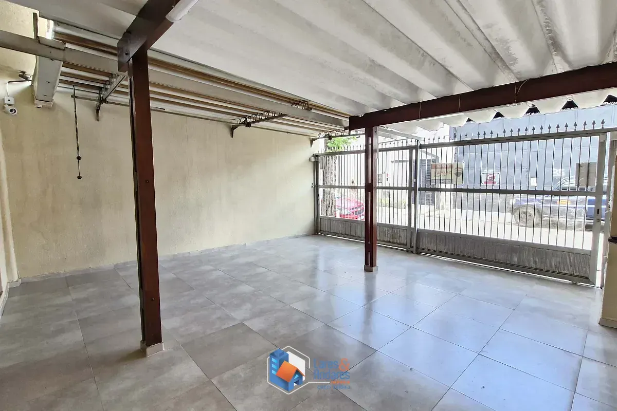 Imagem Sobrado para venda em Vila Baruel com 6 quartos, sendo 2 suítes, 240m²