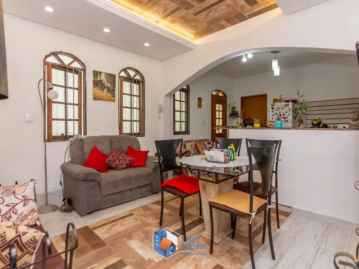 Foto do imóvel Sobrado para venda em Vila Zat com 5 quartos, sendo 2 suítes, 200m² em Rua Monsenhor Manoel Gomes