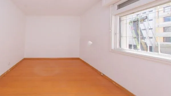 Imagem Vende-se apartamento com 3 quartos (1 suíte), 97 m² e 1 vaga - Bom Fim