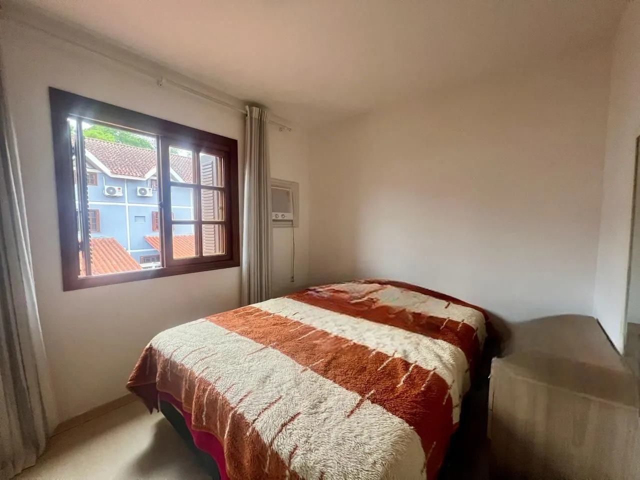 Imagem Casa em condomínio fechado com 94m2, 3 dormitórios no bairro Camaquã.