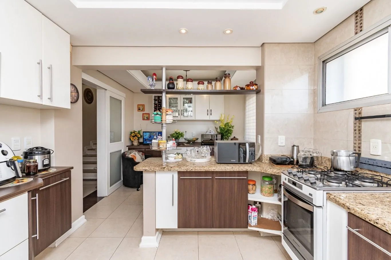 Imagem Vende-se apartamento com 3 quartos (1 suíte), 133 m² e 1 vaga - Petrópolis