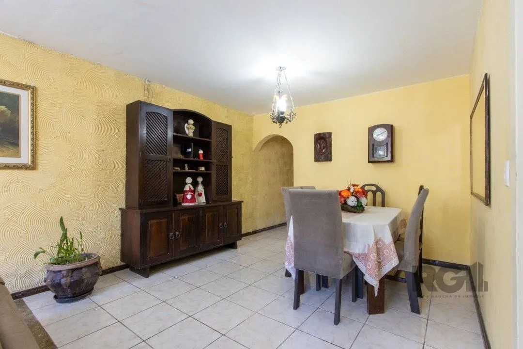 Imagem Sobrado para Venda - 170m², 3 dormitórios, sendo 1 suites, 2 vagas - Serraria