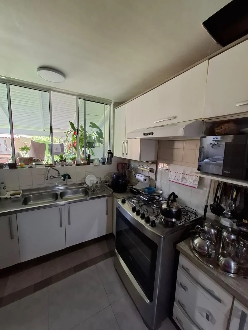 Imagem Casa em Porto Alegre, no bairro Ipanema, com 3 dormitório(s), e 3 banheiros, à venda.
