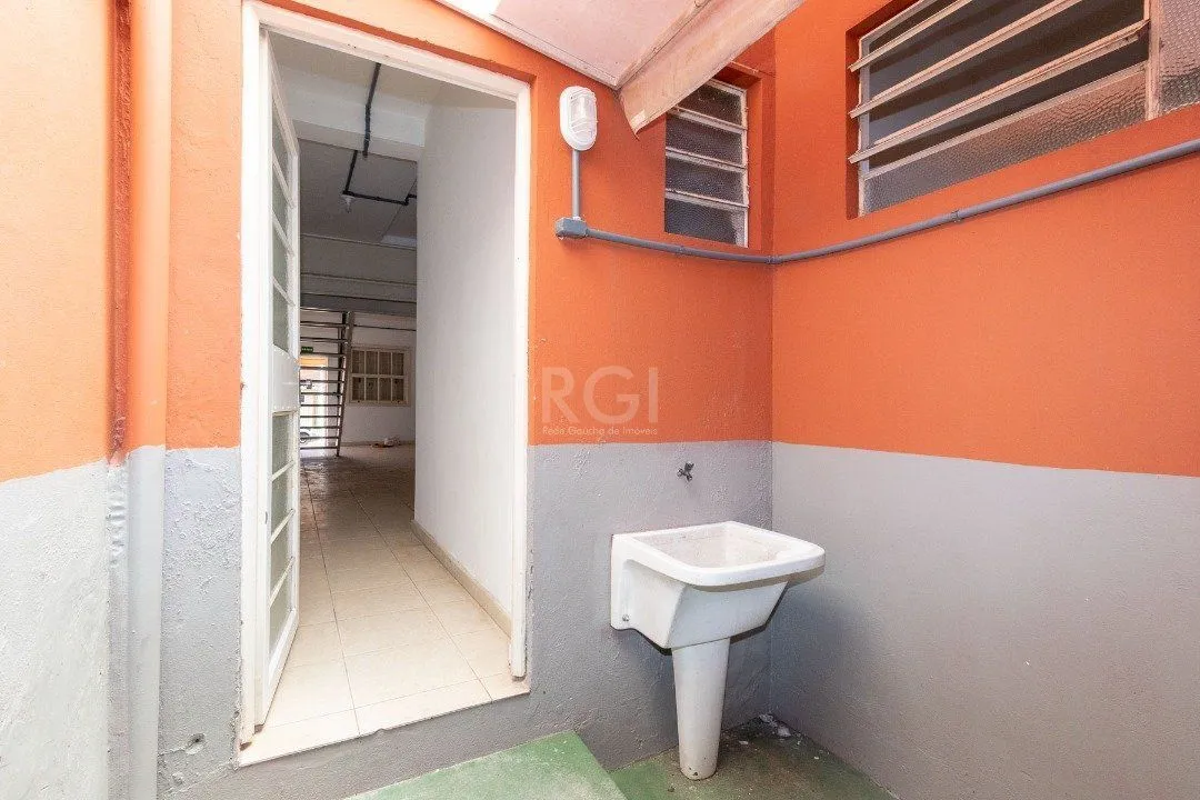 Imagem Casa para Venda - 232m², 3 dormitórios, 2 vagas - Navegantes