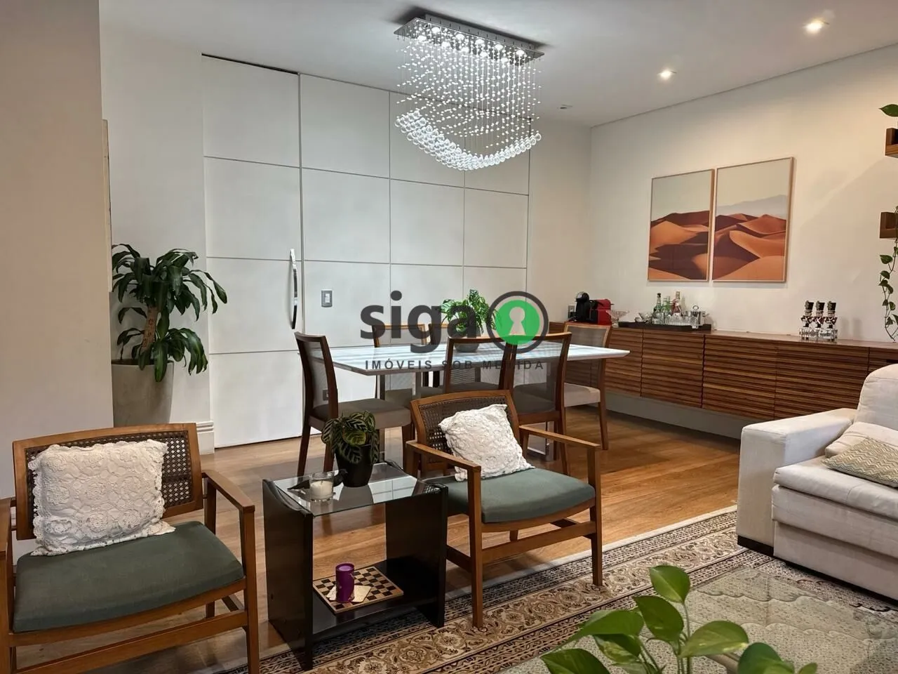 Imagem VENDE CASA em CONDOMÍNIO FECHADO no Campo Belo com 3 Suítes e 5 Vagas