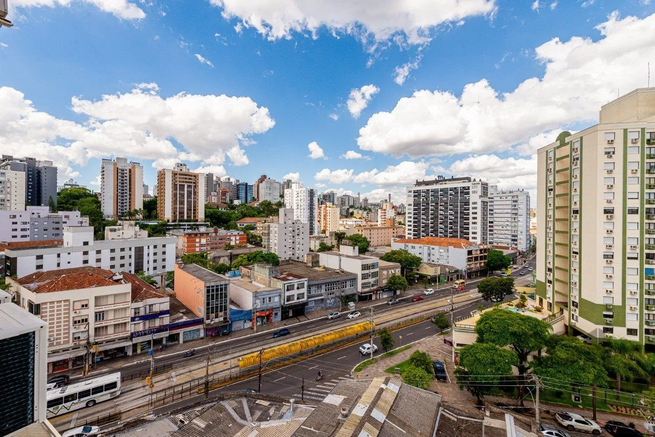 Imagem Apartamento de um quarto, suíte e uma vaga de garagem no bairro Santa Cecilia em Porto Alegre.
