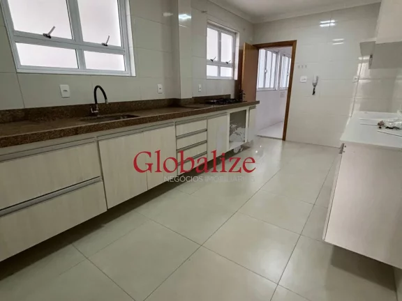 Imagem Apartamento à venda com 300m², 4 qurtos, 1 suíte, dependência, vista mar por R$1.320.000,00 no Gonzaga em Santos