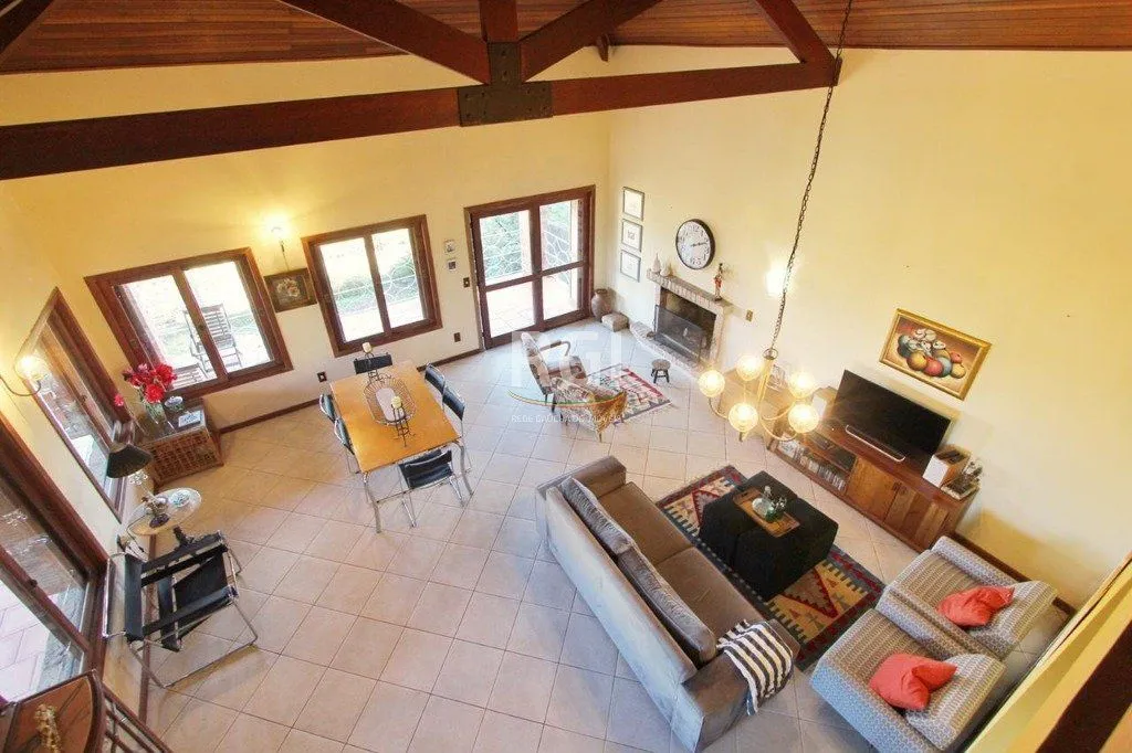 Imagem Casa para Venda - 269.06m², 4 dormitórios, sendo 2 suites, 5 vagas - Teresópolis