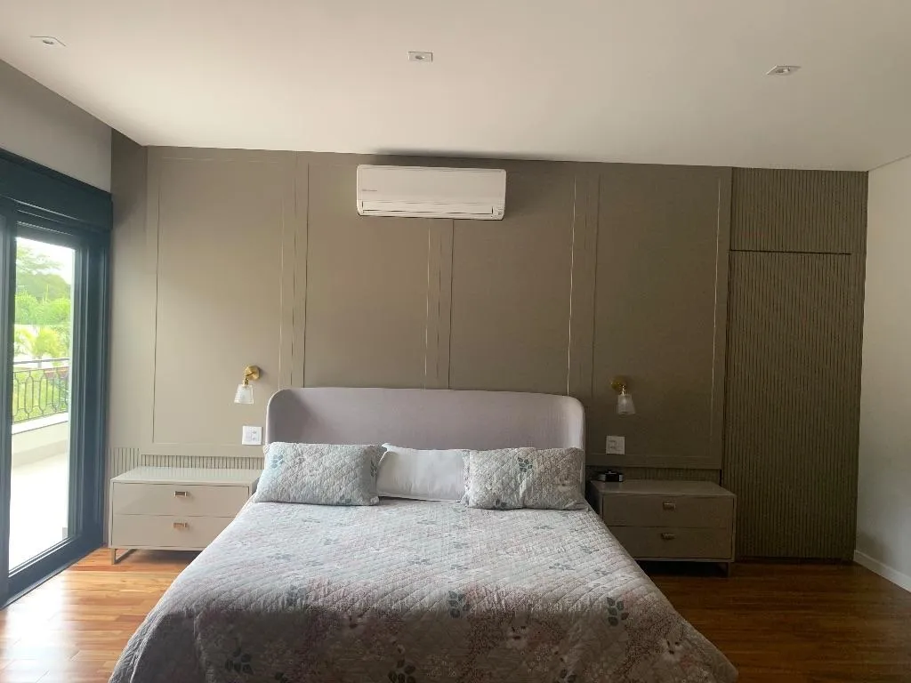 Imagem Casa Espetacular em Condomínio Fechado em Valinhos - Oportunidade Única!