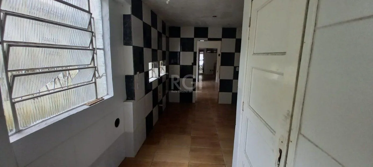 Imagem Sobrado para Venda - 110m², 4 dormitórios, sendo 1 suites, 2 vagas - Floresta