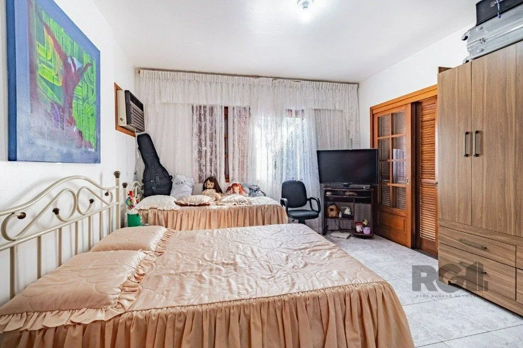 Imagem Casa com 267m², 3 dormitórios, 1 vaga no bairro Tristeza