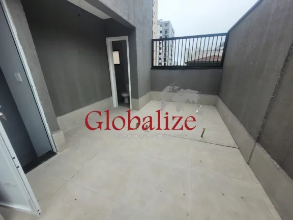 Imagem TRIPLEX COM 02 DORMITÍRIOS SENDO 02 SUÍTES, R$750.000,00, DENTRO DE UM VILLAGIO BEM FAMILIAR, ÓTIMA LOCALIZAÇÃO, AMPLA SALA E POSSUI UM SOLÁRIO