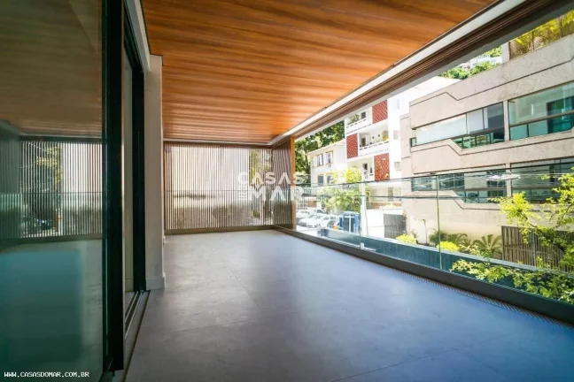 Imagem Imóvel de luxo à beira-mar com 3 quartos e suítes na Lagoa, Rio de Janeiro - RJ: 146 m², 2 vagas