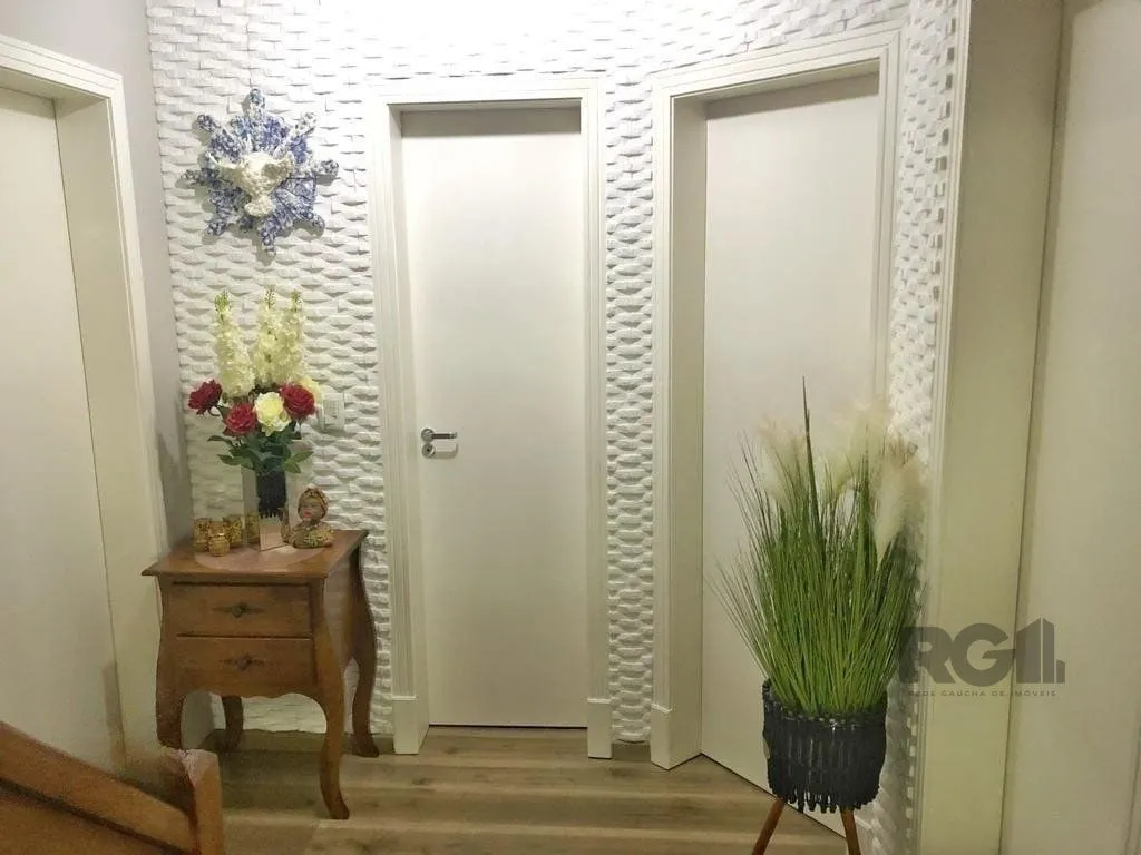 Imagem Casa em condomínio 114m² - 3 dormitórios, 1 suíte e 2 vagas no bairro Sarandi