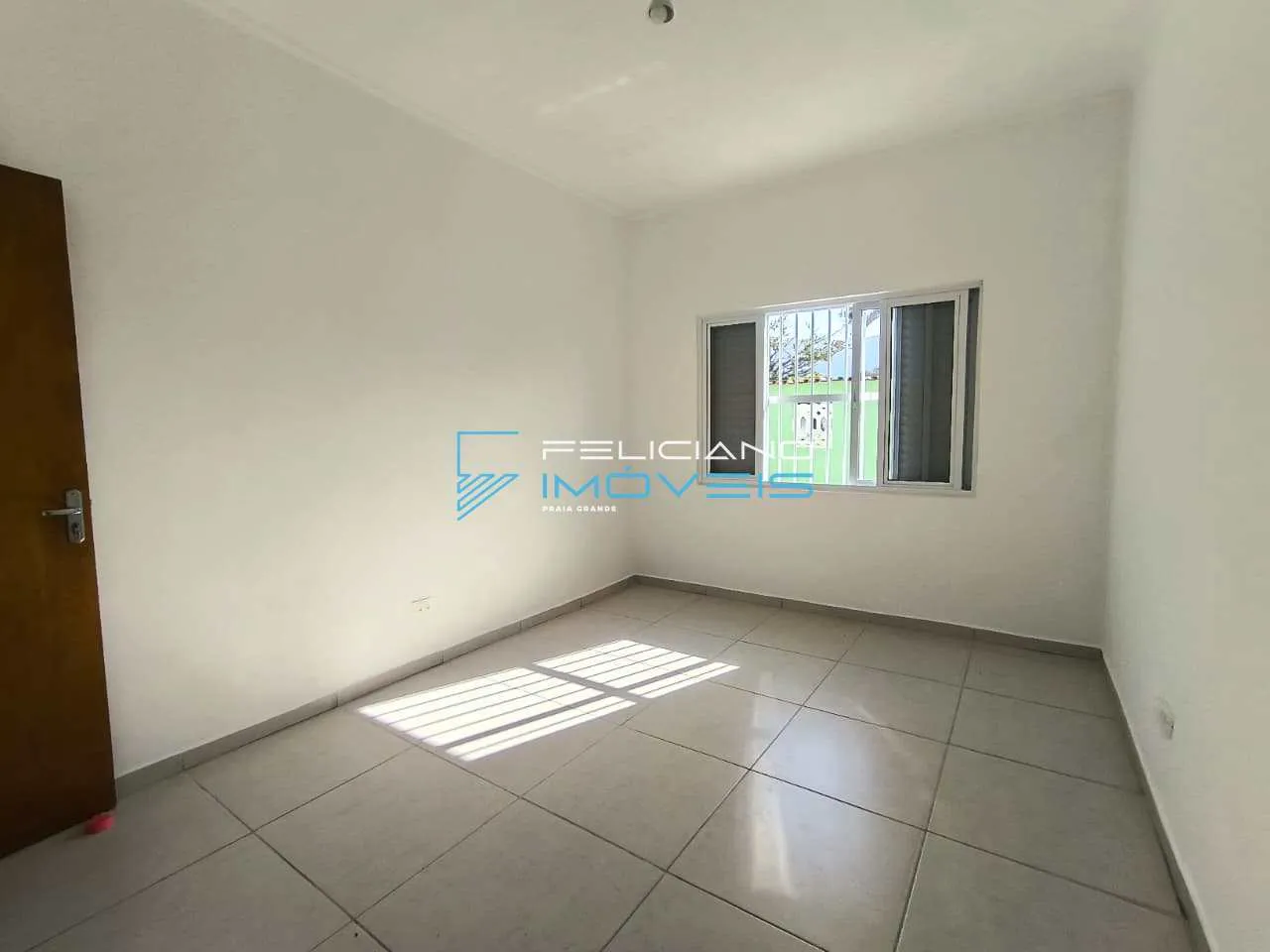Imagem Casa com 2 quartos, Flórida, Praia Grande - R$ 650 mil, Cod: 7476