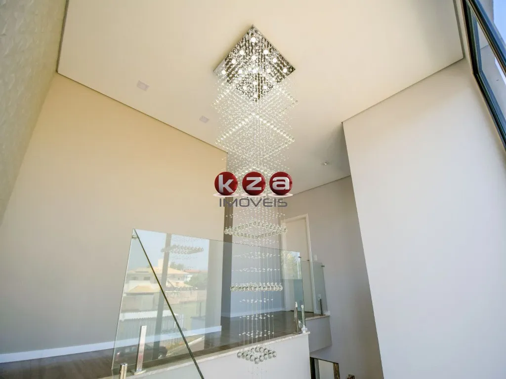 Imagem Imóvel de Luxo à Venda em Valinhos-SP: Casa de 4 quartos, 4 suítes com 330m² no Condomínio Residencial Querência.