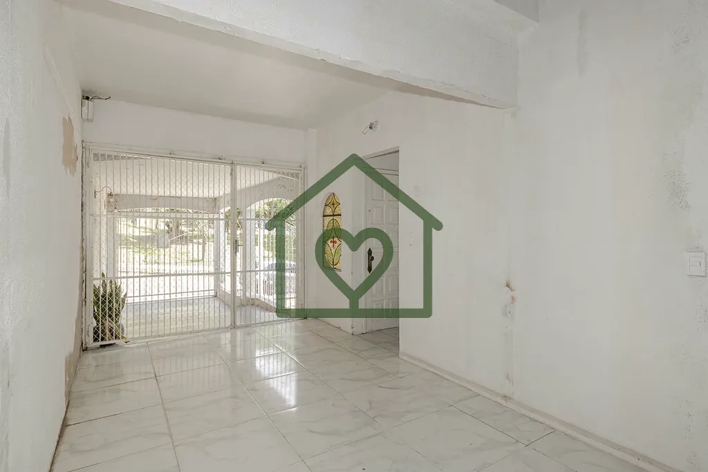 Imagem Casa ampla, no bairro Jardim Itu Sabará, com 3 dormitórios, possibilidade de 2 súites, sala de es...