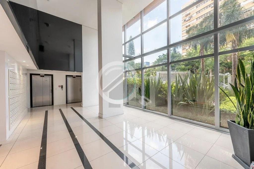 Imagem Ótimo apartamento em andar alto com linda vista perene do Rio Guaíba. Imóvel com 76,69 m2 de áre...