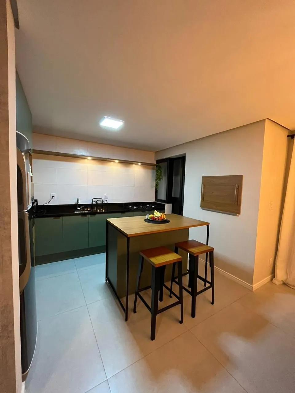 Imagem Casa em condomínio com 3 dormitórios, suíte e 2 vagas.