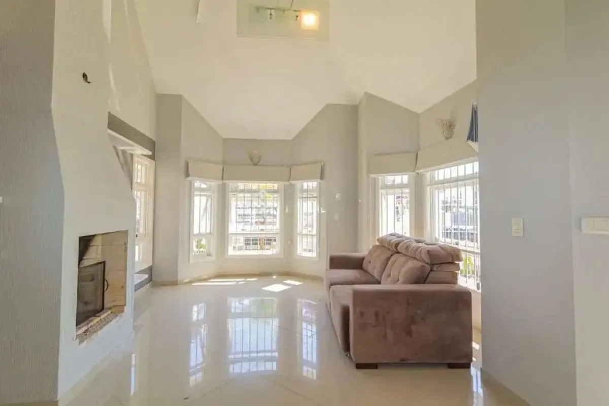 Imagem Casa a venda no bairro Moinhos de vento / Canoas RS com 4 quartos / 1 suite / 2 banheiros / 2 vagas